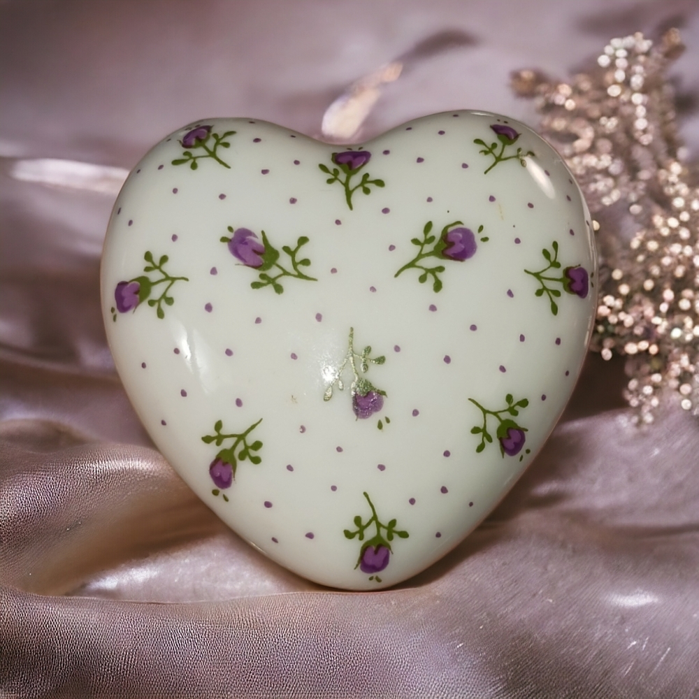 Feminine Petite Heart Trinket Dish With Rose Buds 2 inch Micro